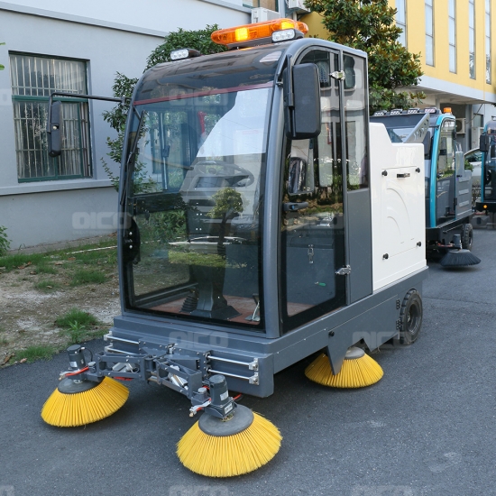 OR-E900 Fully Enclosed Sweeper