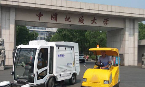 Electirc Road Sweeper In College