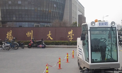 Road Vacuum Cleaner In College In Yangzhou