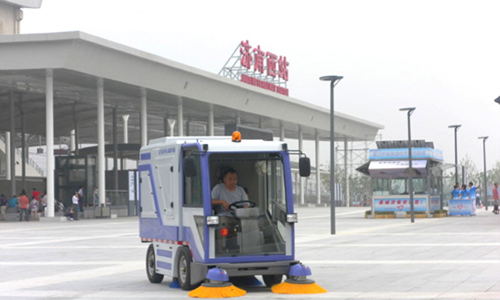 Pavement Sweeper In Jinan Railway Station
