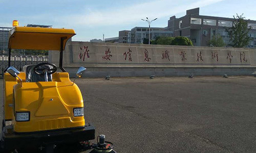 University Ordered Ride On Floor Cleaning Machine In Huaian